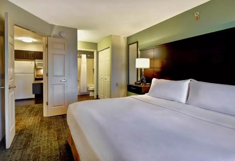 سوئیت با تخت بزرگ, Staybridge Suites Madison East, An Ihg