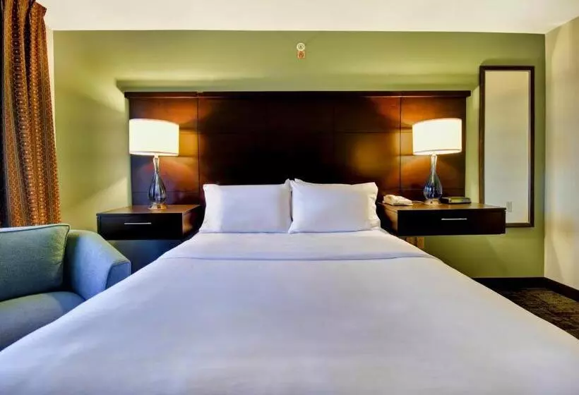 سوئیت 2 خوابه, Staybridge Suites Madison East, An Ihg