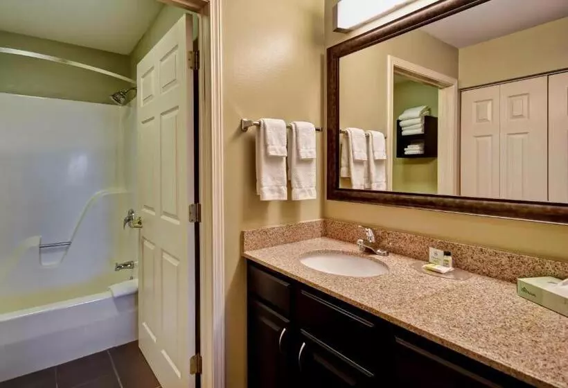 سوئیت برای معلولان, Staybridge Suites Madison East, An Ihg