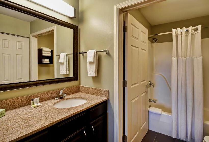 身障者適用スイートルーム, Staybridge Suites Madison   East, An Ihg