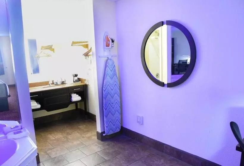 キングサイズベッドのスイートルーム, Surestay Hotel By Best Western Manning