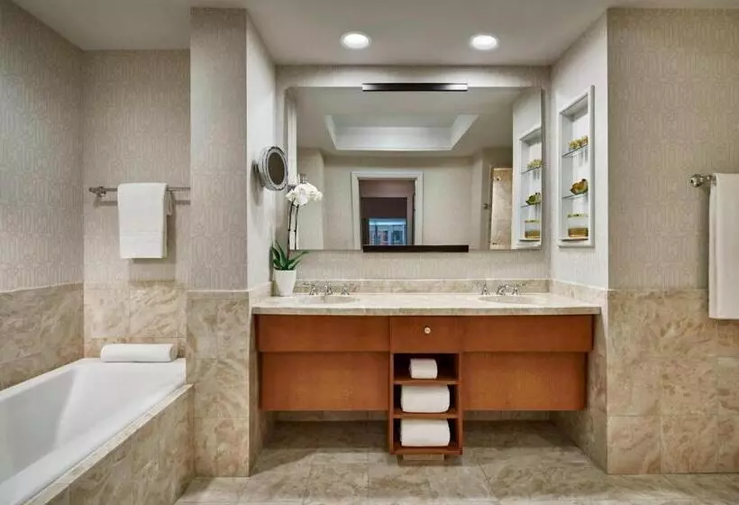 سوئیت اجرایی با تخت کینگ, The Ritzcarlton, Boston