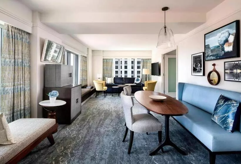 Deluxe Suite King Bed, The Ritzcarlton, Boston