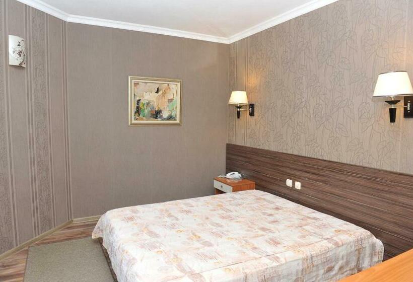 Номер Стандарт с Балконом, Family Hotel Edia Sandanski