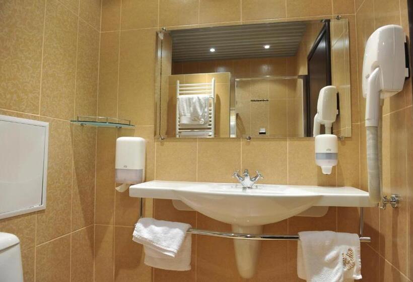 Номер Стандарт с Балконом, Family Hotel Edia Sandanski