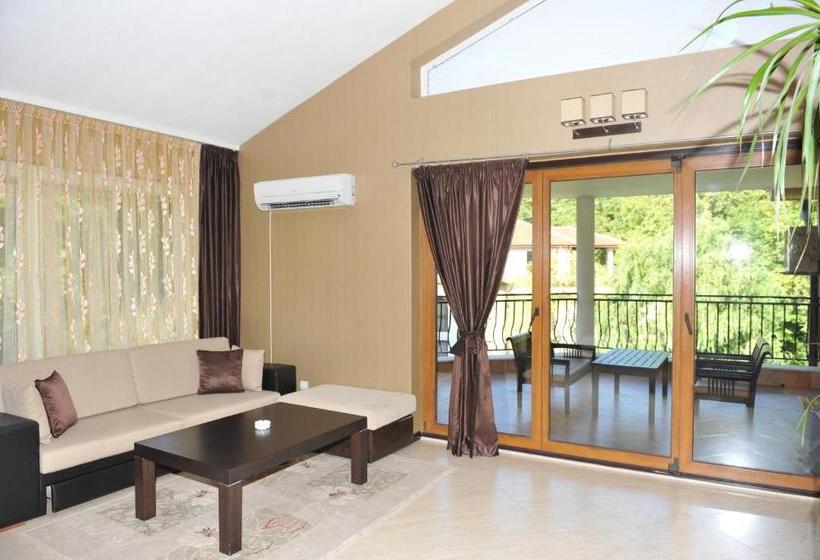 Полулюкс с Балконом, Family Hotel Edia Sandanski