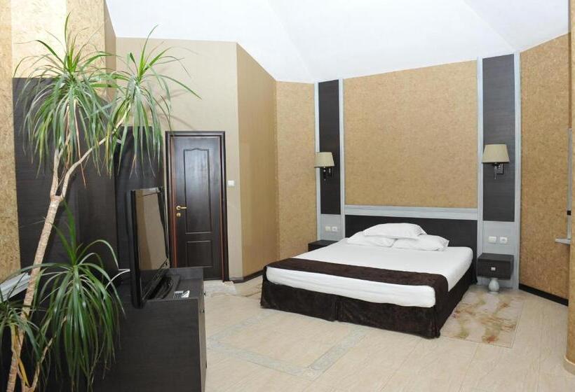 Полулюкс с Балконом, Family Hotel Edia Sandanski