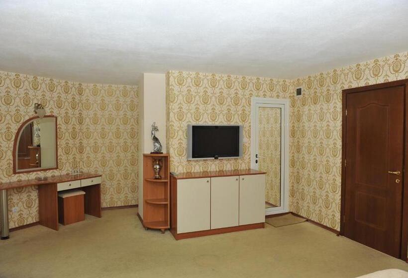 Номер Стандарт с Балконом, Family Hotel Edia Sandanski