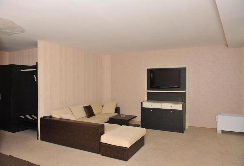 디럭스 스위트, Family Hotel Edia Sandanski
