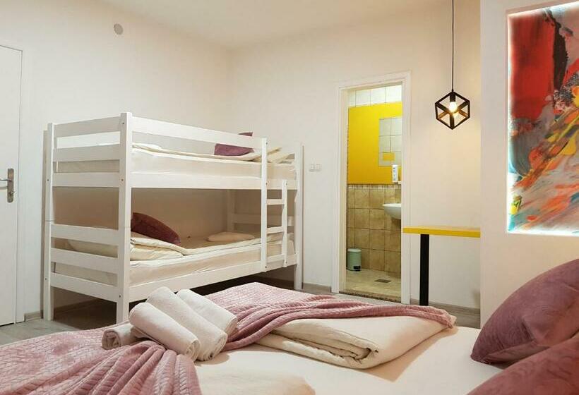 اتاق استاندارد چهار تخته, Villa Nadin