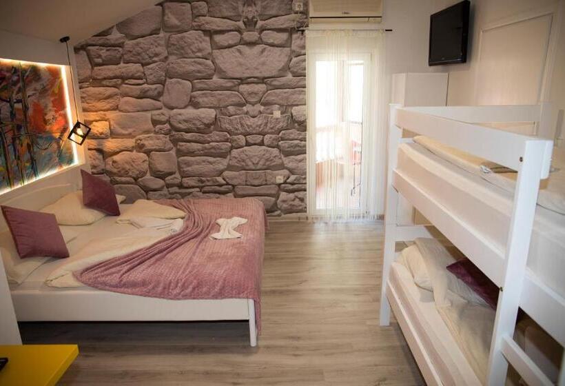 اتاق استاندارد چهار تخته, Villa Nadin