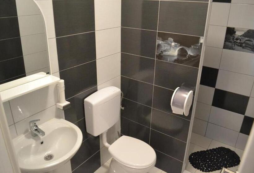 اتاق لوکس سه تخته, Villa Nadin