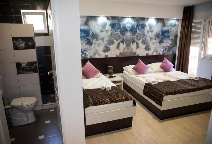 اتاق لوکس سه تخته, Villa Nadin