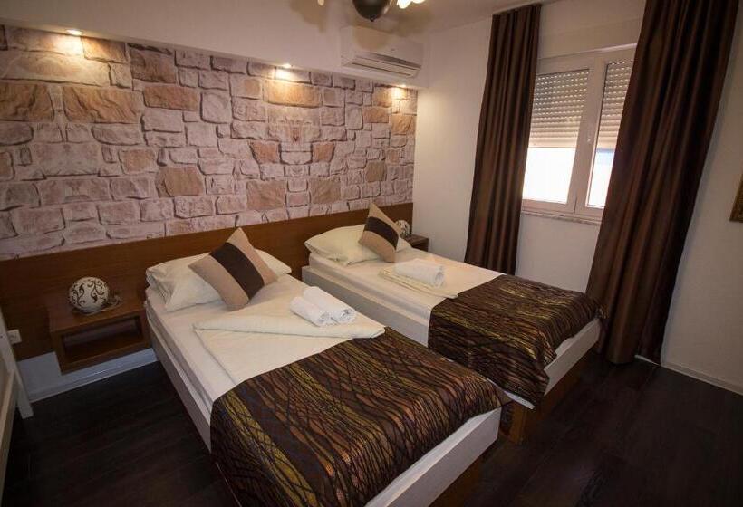 اتاق استاندارد چهار تخته, Villa Nadin