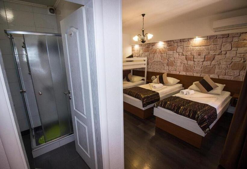 اتاق استاندارد چهار تخته, Villa Nadin