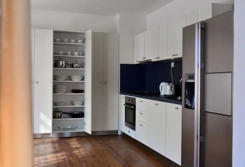 4ベッドルームハウス, Katerina Guest House