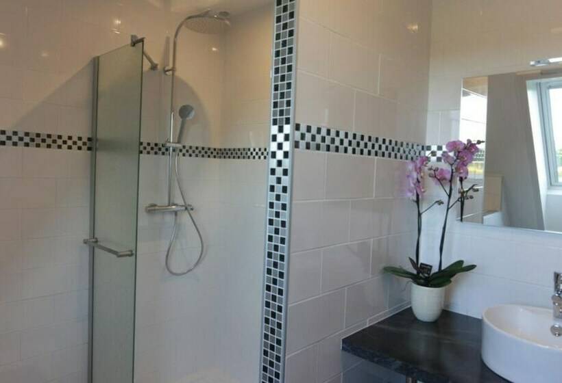 غرفة قياسية, La Demeure Du Castel