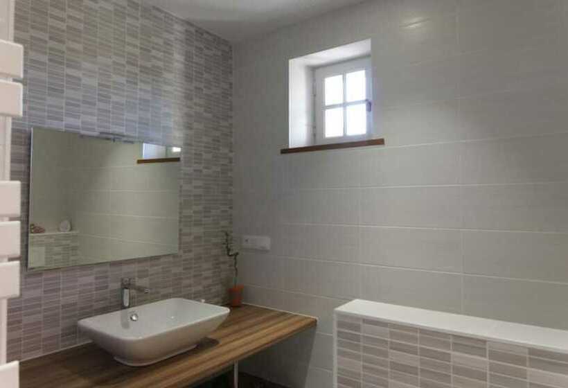 غرفة قياسية بالطابق الأرضى, La Demeure Du Castel