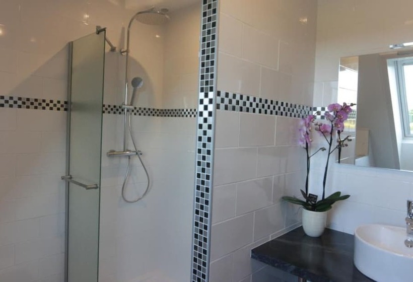 غرفة قياسية, La Demeure Du Castel