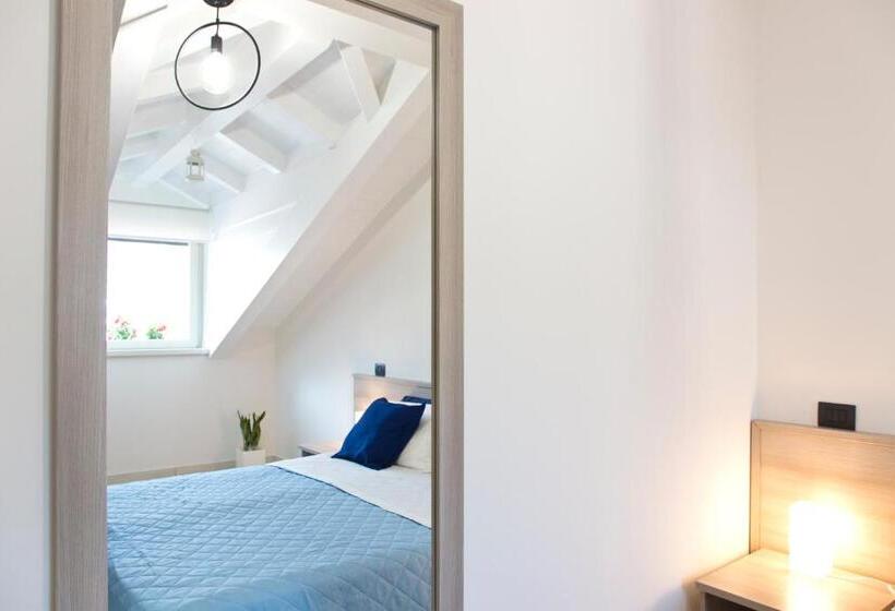 חדר סטנדרט לשלושה, Borgo12