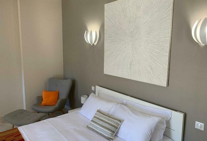 Номер Стандарт, Le Mas Aux Cedres   Teritoria