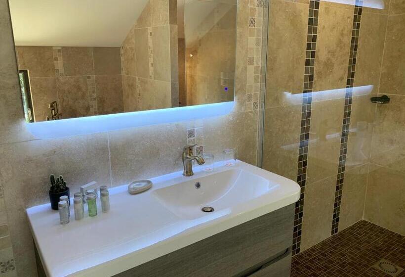 Люкс, Le Mas Aux Cedres   Teritoria