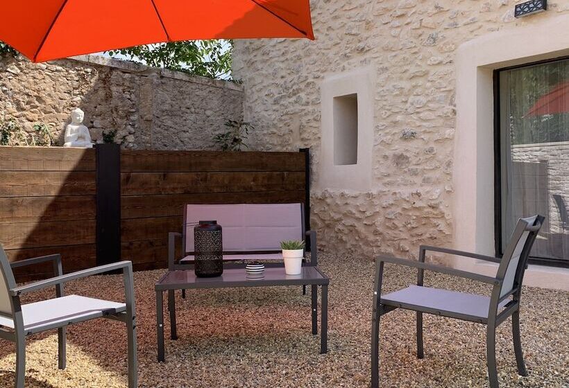 Номер Стандарт, Le Mas Aux Cedres   Teritoria