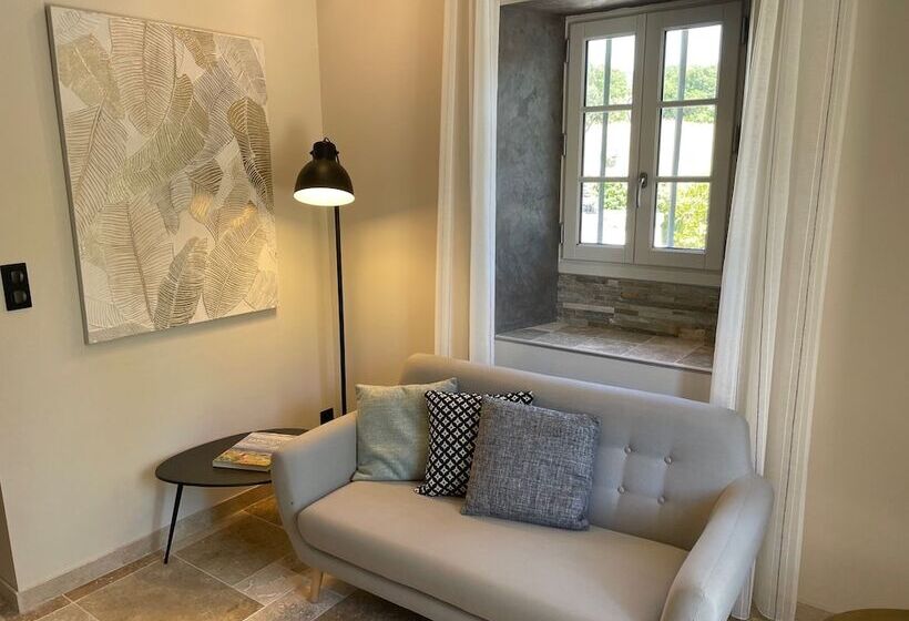 Номер Стандарт, Le Mas Aux Cedres   Teritoria