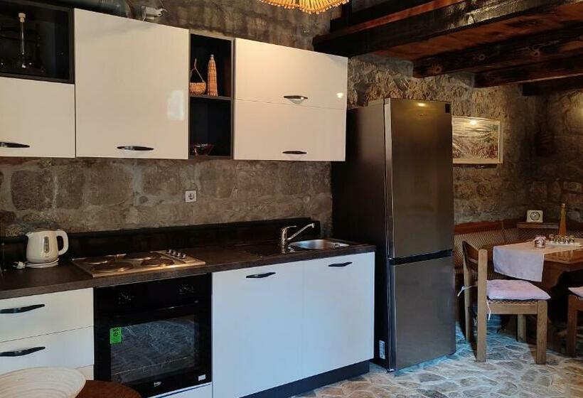 إستديو عائلى, Ethno Village Kokorici