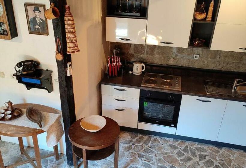 إستديو عائلى, Ethno Village Kokorici