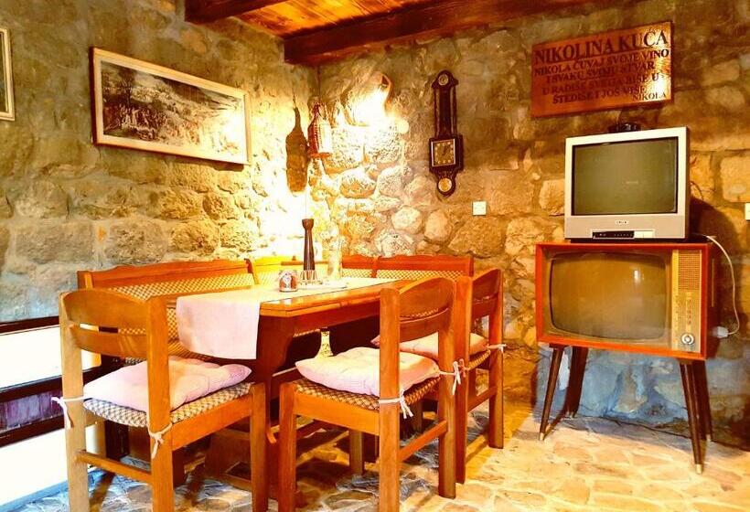 إستديو عائلى, Ethno Village Kokorici