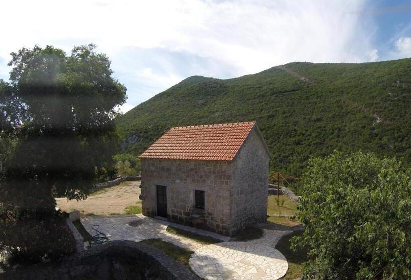 فيلا غرفة نوم واحدة مع مسبح, Ethno Village Kokorici