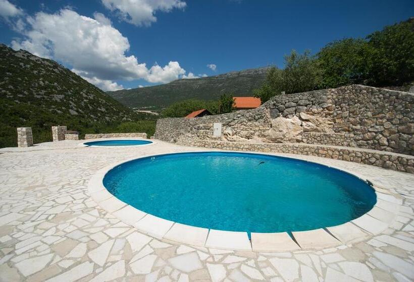 فيلا غرفة نوم واحدة مع مسبح, Ethno Village Kokorici