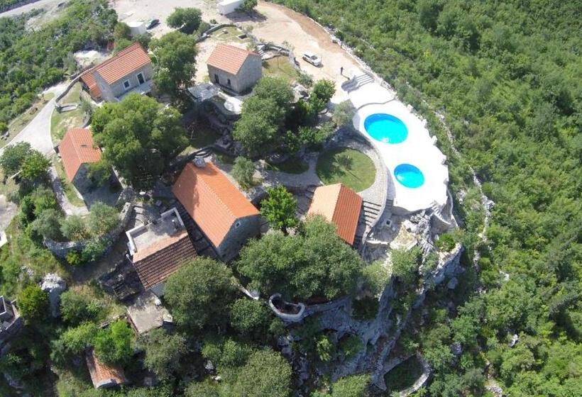 فيلا غرفة نوم واحدة مع مسبح, Ethno Village Kokorici