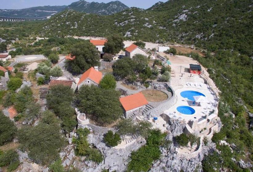 فيلا غرفة نوم واحدة مع مسبح, Ethno Village Kokorici