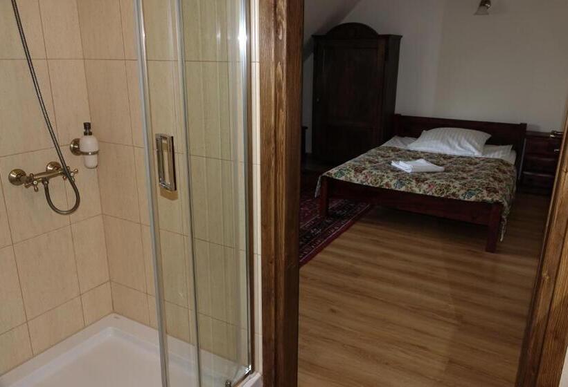 スタンダードルーム, Gościniec Dworski W Ropie   Pokoje Gościnne