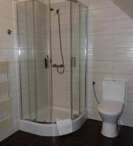 スタンダードトリプルルーム, Gościniec Dworski W Ropie   Pokoje Gościnne