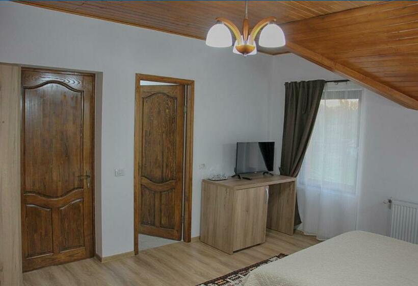 اتاق استاندارد سه نفره, Maramures Landscape