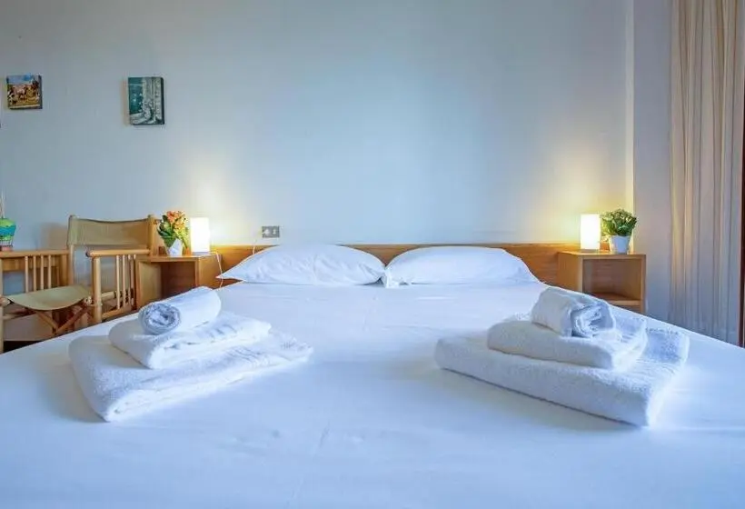身障者適用キングサイズベッドルーム, Grem Bike Hostel