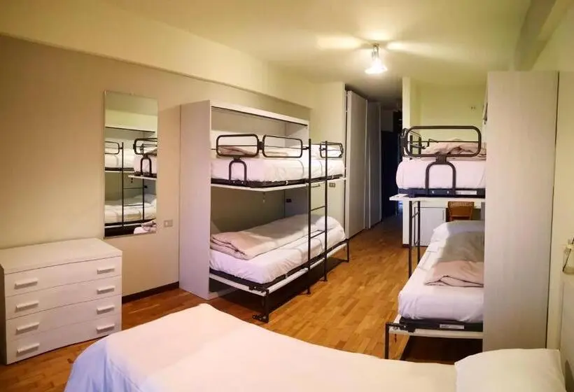 ルームシェアのワンベッド, Grem Bike Hostel