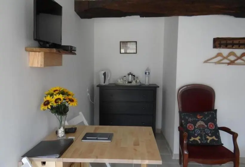 スタンダードルーム, La Petite Houssaye