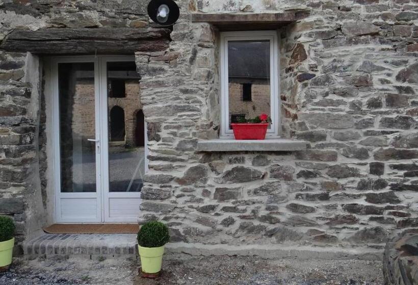 标准间, La Petite Houssaye