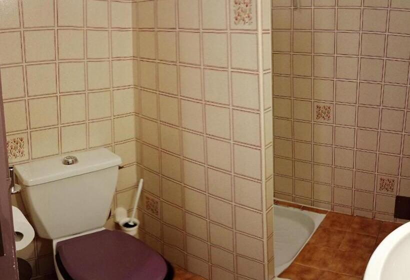 ガーデンビュースタンダードルーム, Chambres Et Table D Hôtes La Combette