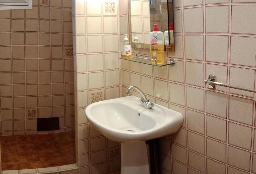 ガーデンビュースタンダードルーム, Chambres Et Table D Hôtes La Combette