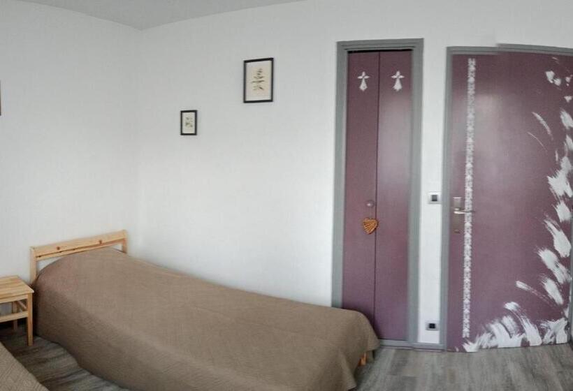 ガーデンビュースタンダードルーム, Chambres Et Table D Hôtes La Combette