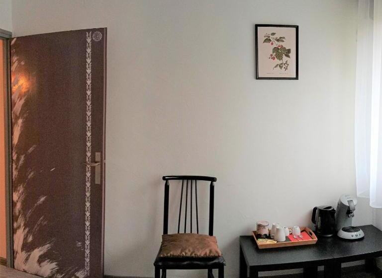 ガーデンビュースタンダードルーム, Chambres Et Table D Hôtes La Combette