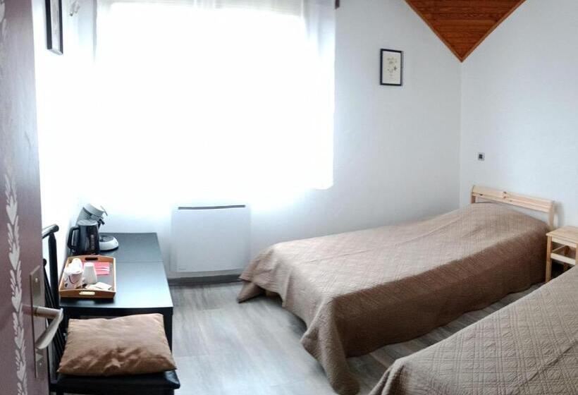 Номер Стандарт Вид на Сад, Chambres Et Table D Hôtes La Combette