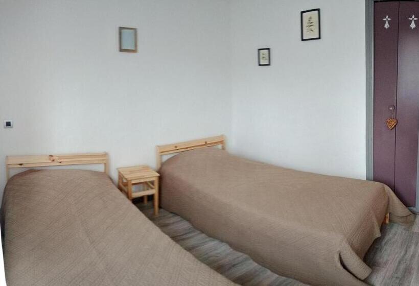 ガーデンビュースタンダードルーム, Chambres Et Table D Hôtes La Combette