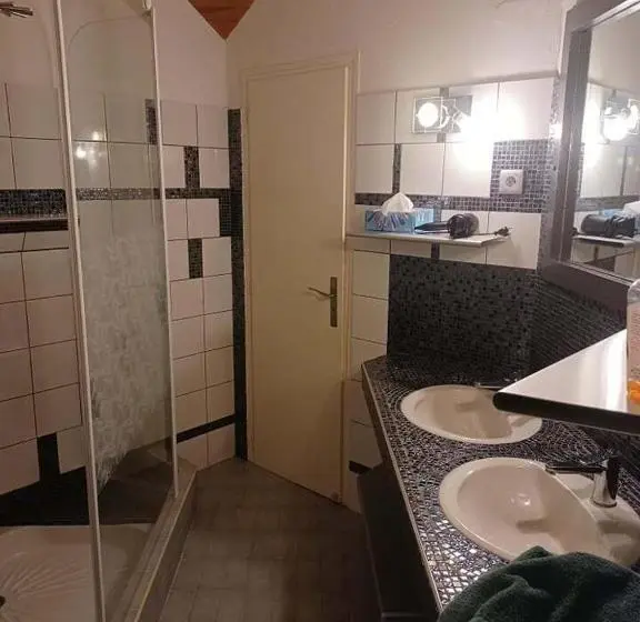 デラックスルーム, Chambres Et Table D Hôtes La Combette