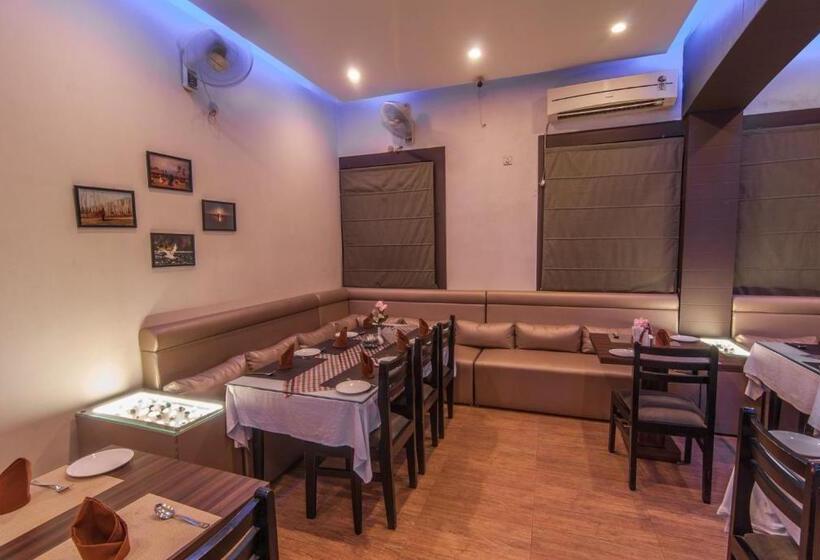 חדר סטנדרט לשלושה, Jyoti